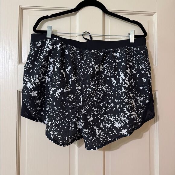 Women’s Under Armour Loose Athletic Shorts XL - Picture 2 of 4